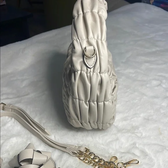 Juicy Couture- Cream Quilted Handbag with Gold Accents & Key chain - Picture 9 of 15